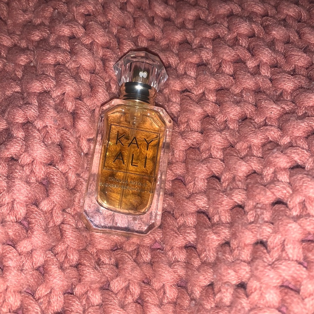 Kayali vanilla royale sugared patchouli